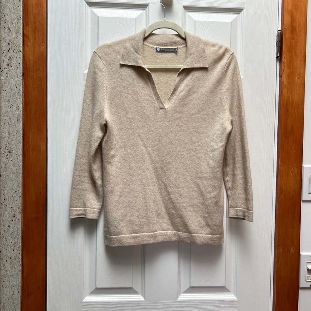 Cashmere beige collared top / sweater
